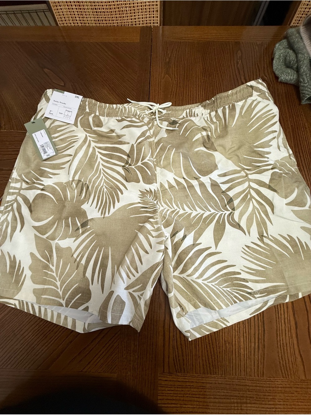 Men’s Goodfellow Tropical Print Swim Trunks. NWT.